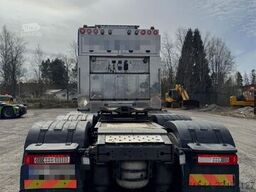 Volvo FH16 750 8x4 tractor unit with hydraulics