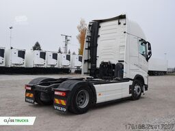 VOLVO FH 460 Globetrotter XL i-Save SideSkirts