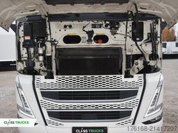 VOLVO FH 460 Globetrotter XL i-Save SideSkirts