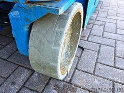 Genie GS2632 Electric, 10m Working Height, Non Marking T