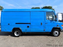 Mercedes-Benz Vario 812D closed bus