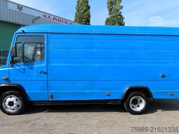 Mercedes-Benz Vario 812D closed bus