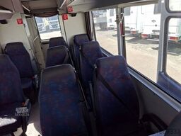 MERCEDES-BENZ 814 D Vario 11 Sitzer Mannschaftswagen Polizei