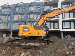 Liebherr R920 LC reduced-tail-swing excavator with GPS, 2 b
