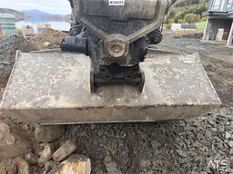 Liebherr R920 LC reduced-tail-swing excavator with GPS, 2 b