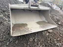 Liebherr R920 LC reduced-tail-swing excavator with GPS, 2 b