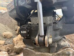 Liebherr R920 LC reduced-tail-swing excavator with GPS, 2 b