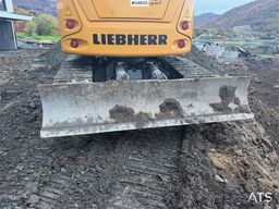 Liebherr R920 LC reduced-tail-swing excavator with GPS, 2 b
