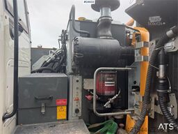 Liebherr R920 LC reduced-tail-swing excavator with GPS, 2 b