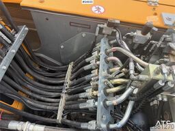 Liebherr R920 LC reduced-tail-swing excavator with GPS, 2 b