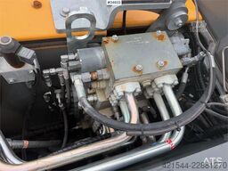 Liebherr R920 LC reduced-tail-swing excavator with GPS, 2 b