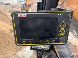 Liebherr R920 LC reduced-tail-swing excavator with GPS, 2 b