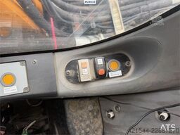 Liebherr R920 LC reduced-tail-swing excavator with GPS, 2 b