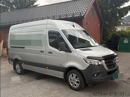 Mercedes-Benz Sprinter 319