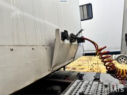 Ekeri box semi-trailer.