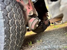 Ekeri box semi-trailer.