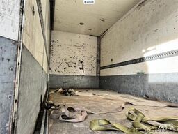 Ekeri box semi-trailer.