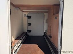 KNAUS Sky TI 700 MEG Silver Selection