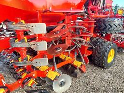 Väderstad Spirit 400 C mit BioDrill