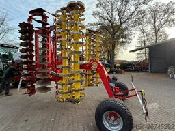 Pöttinger Terradisc 6001T mit APV Streuer