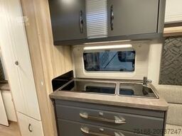 HOBBY De Luxe 495 WFB Modell 2025 / 1800 Kg Achse