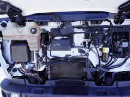 Renault D210 12T / Bitemperature Refrigerator