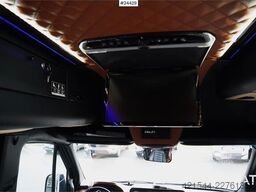 Mercedes-Benz Sprinter 519 CDI – Model – 17+2 Seats with Wheelch