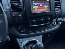 Opel Vivaro **AMBULANCE-RETTUNGSWAGEN**
