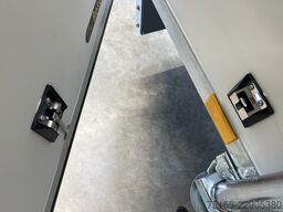 Blyss F1336HD mit Verkaufsklappe Kofferanhänger