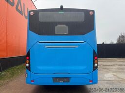 Volvo B8R 8900 6x2*4 62 SEATS / AC / AUXILIARY HEATIN...