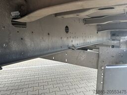 Schmitz Cargobull SCB S3B / Box / Loadlift / 2x Liftas / APK 03-26