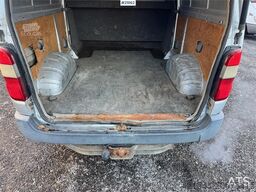 Toyota Hiace 4WD. Lots of rust. 6 seats!