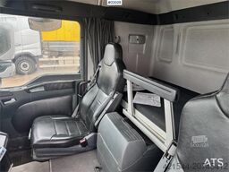 MAN TGL 12.210 4x2 box truck with full side opening