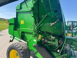 John Deere 864
