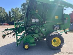 John Deere 864