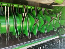 John Deere 864