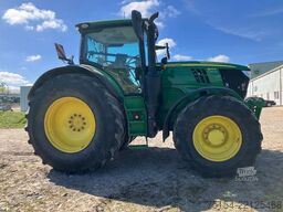 John Deere 6215R