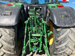 John Deere 6215R