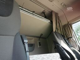 DAF XF 510 8x2 20FT container transport truck