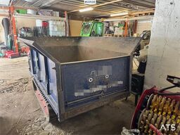 Avant tracked dumper