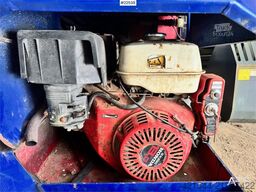 Avant tracked dumper