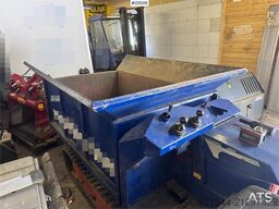 Avant tracked dumper