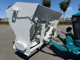 John Deere 7920, Bindemittelstreuer, Bodenfräse