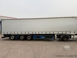 KRONE Planenauflieger mit Staplerhalterung