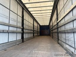 KRONE Planenauflieger mit Staplerhalterung