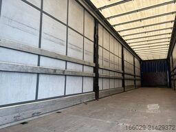 KRONE Planenauflieger mit Staplerhalterung