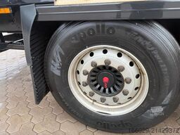 KRONE Planenauflieger mit Staplerhalterung