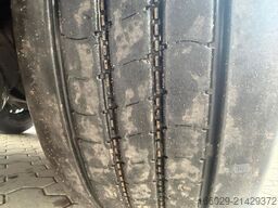 KRONE Planenauflieger mit Staplerhalterung