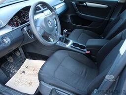 VOLKSWAGEN Passat Variant Trendline - Nr.: 575