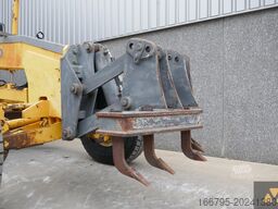 Volvo G720B